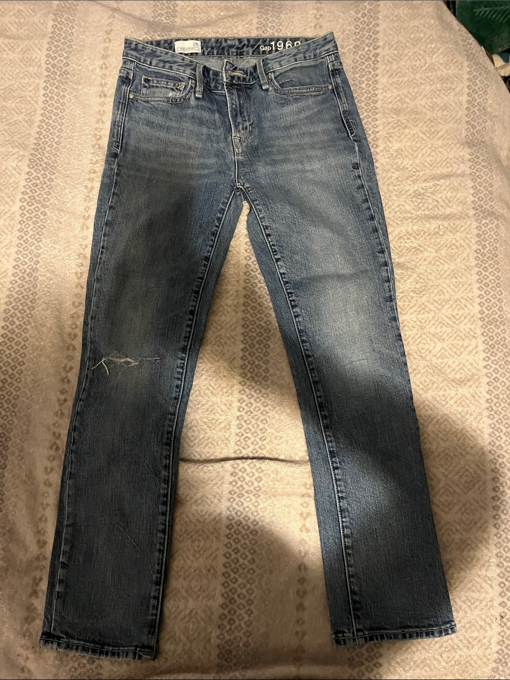 GAP Women’s Medium Wash Straight Jeans with Knee Distress